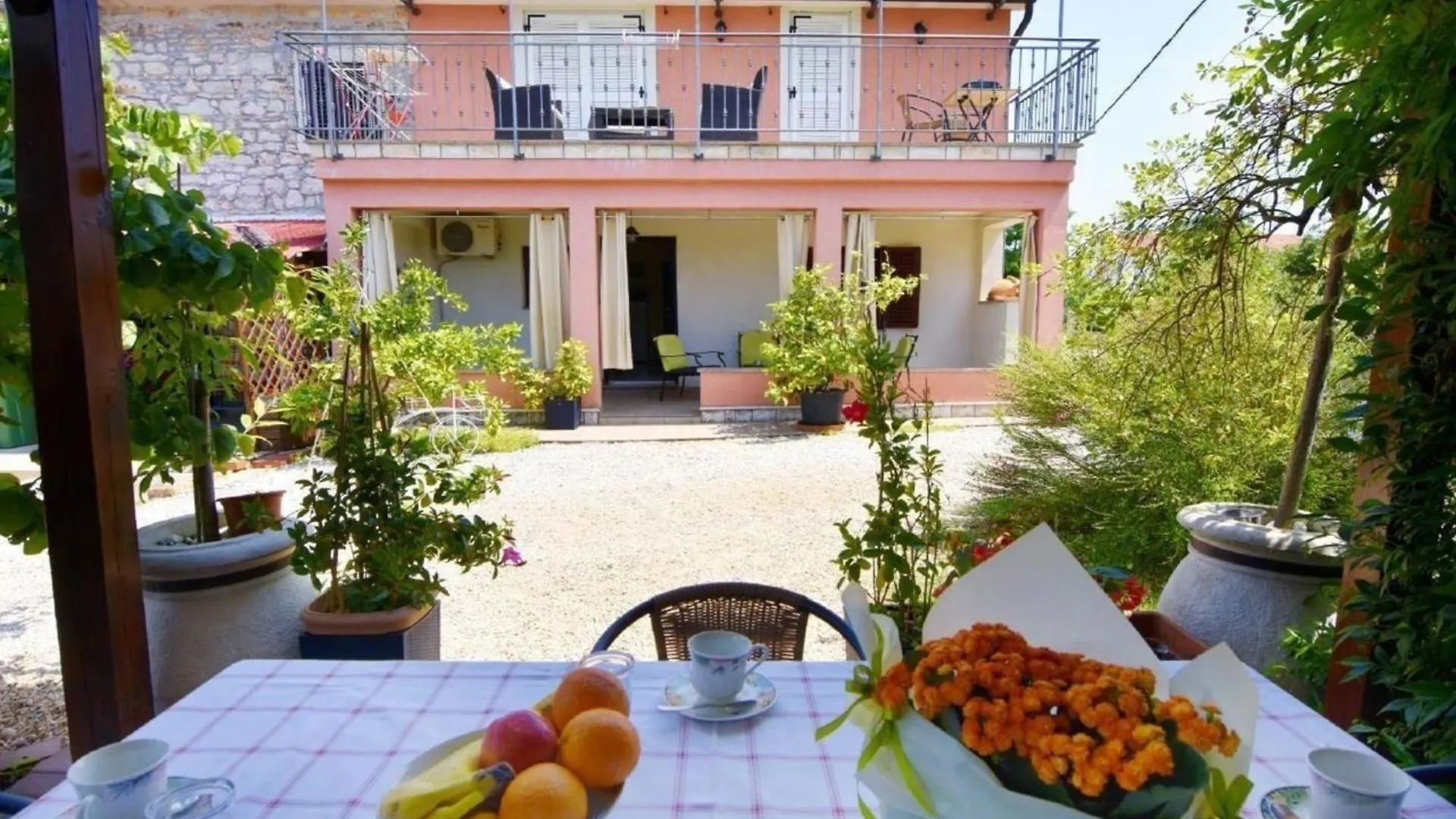Ferienwohnung In Duba Mit Garten, Terrasse Und Grill location